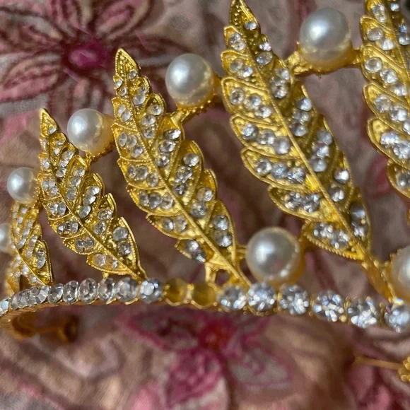 Zinc Alloy Gold Colored Crown - Picture 4 of 5
